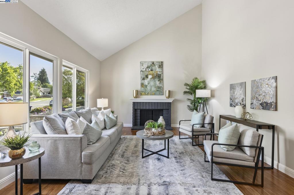 VINTAGE HILLS - Residential