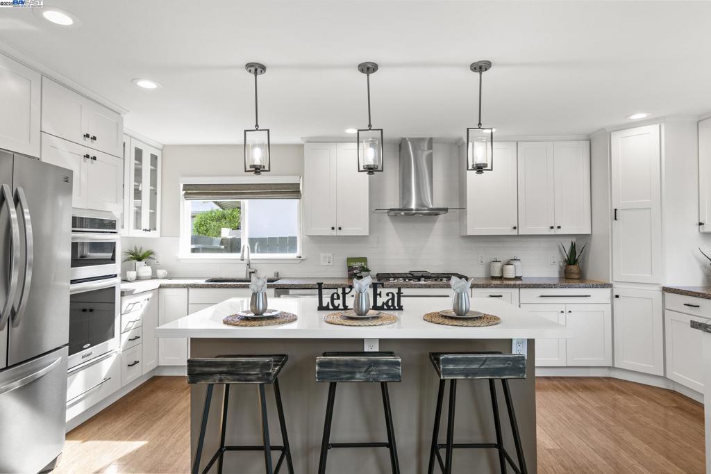 VINTAGE HILLS - Residential