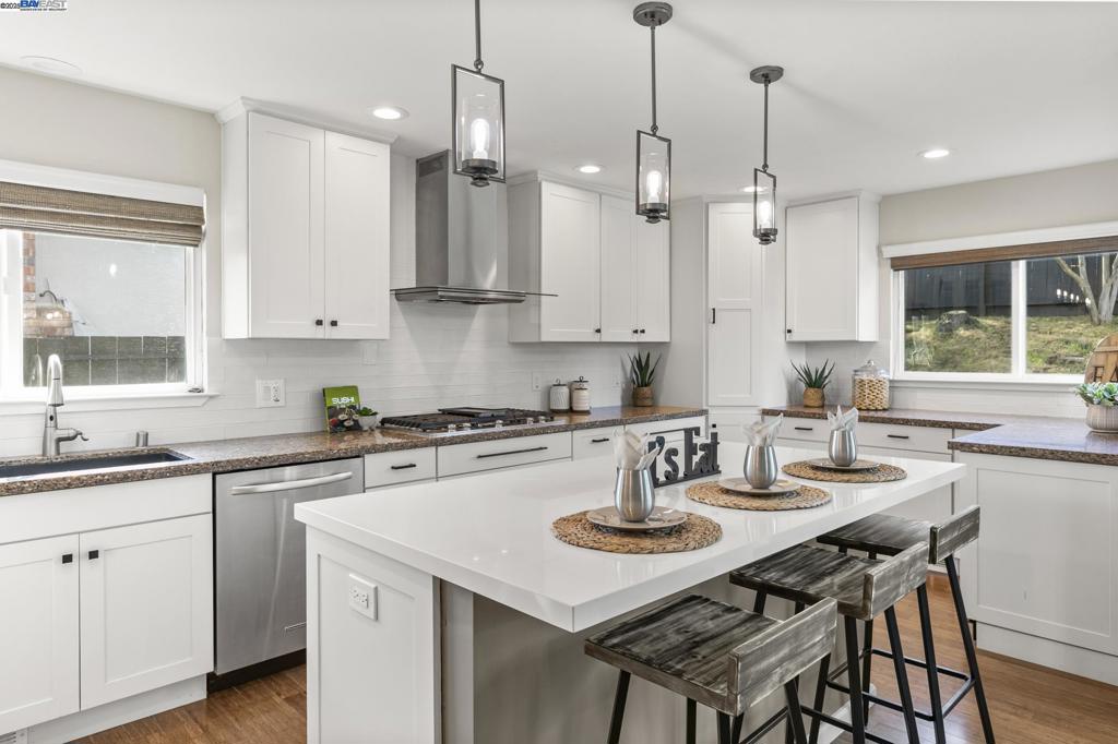 VINTAGE HILLS - Residential