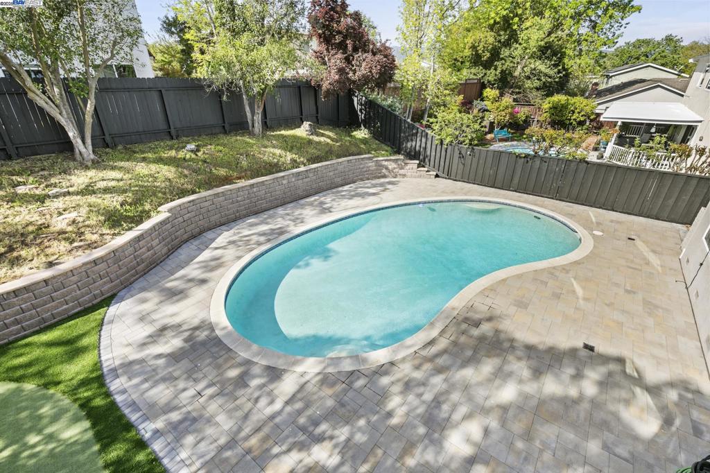 VINTAGE HILLS - Residential