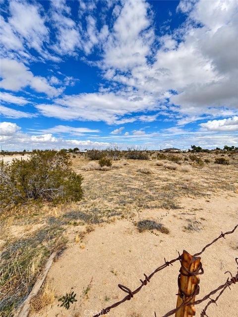 Photo of 6324 Bonanza RD, Phelan, CA 92371 (MLS # HD26234566)