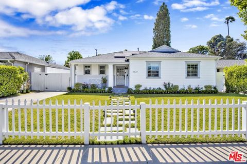 Photo of 4621 Allott Avenue, Sherman Oaks, CA 91423 (MLS # 26667387)