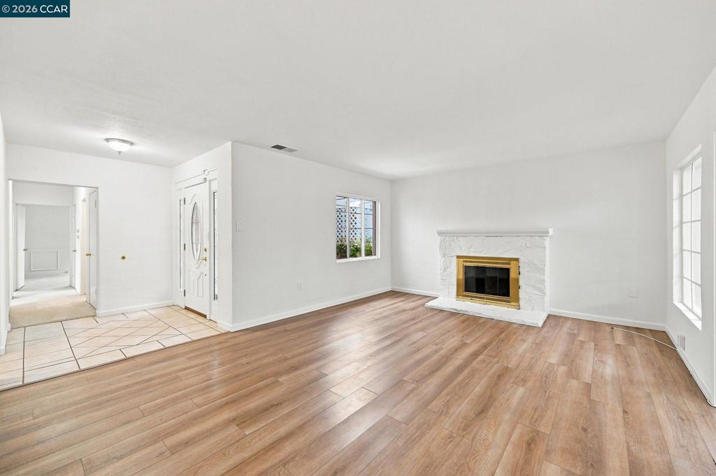 1169 Roxanne Ave