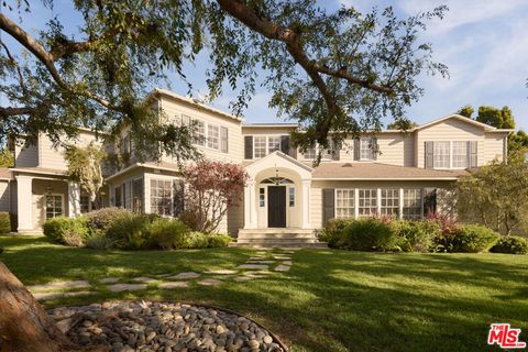 Photo of 12523 S Helena Street, Los Angeles, CA 90049 (MLS # 26638557)