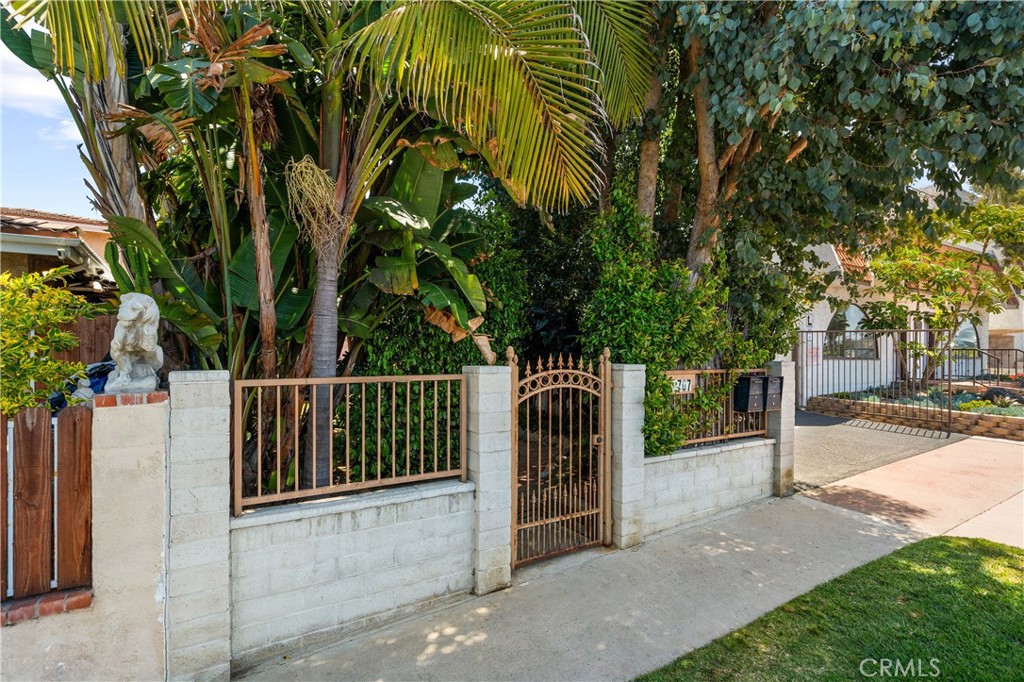 2707 S El Camino Real