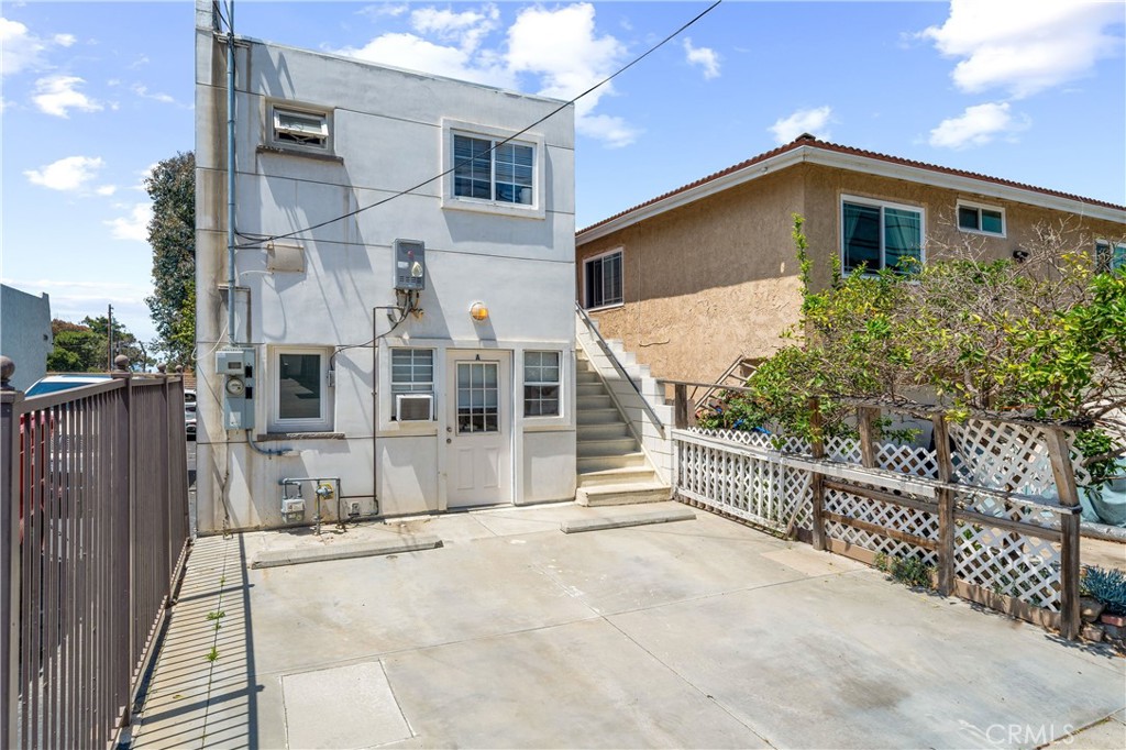 2707 S El Camino Real