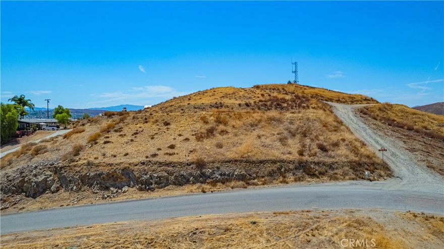 Great opportunity for Investors, Developers and Homebuyers! This vacant lot is just minutes from Canyon Lake and Menifee, close to 215 and 15 Freeways, Shopping, Entertainment and More!