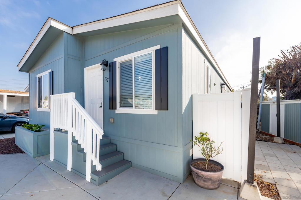 3030 Oceanside Blvd 37