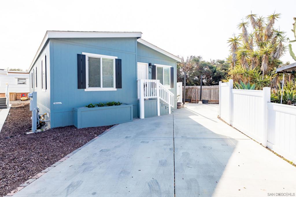 3030 Oceanside Blvd 37