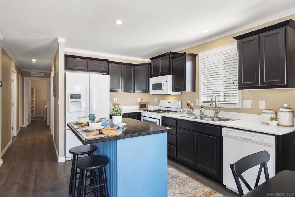 3030 Oceanside Blvd 37