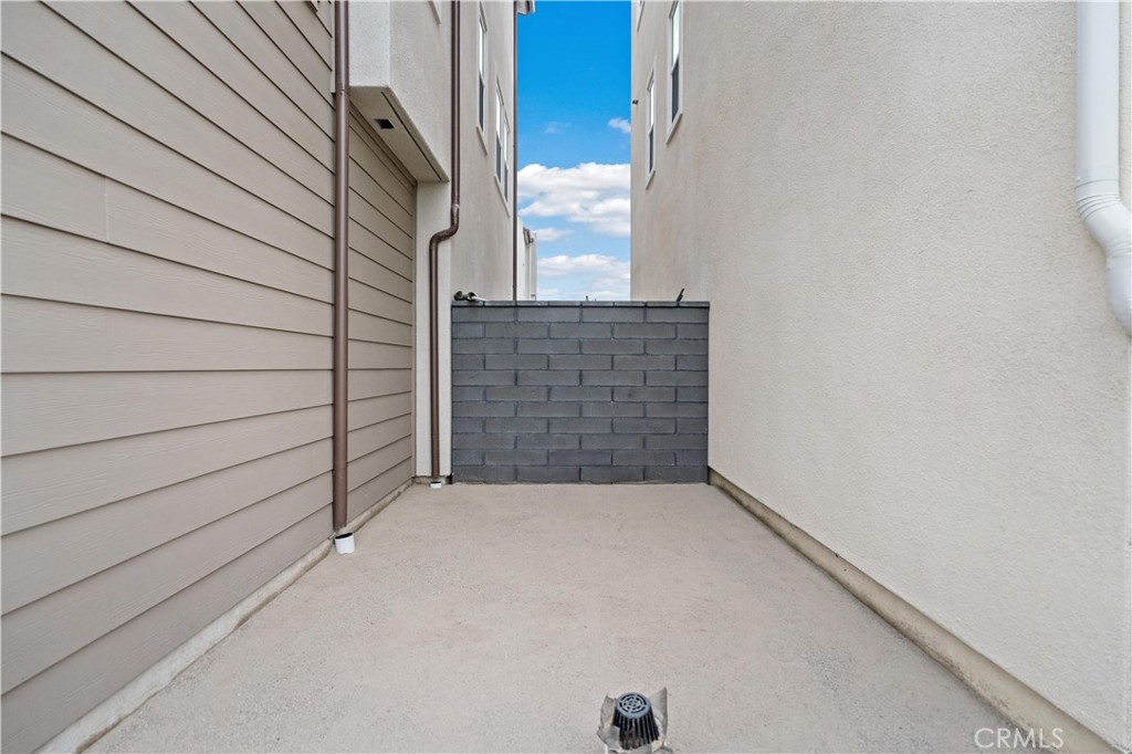 Flora - Residential Lease