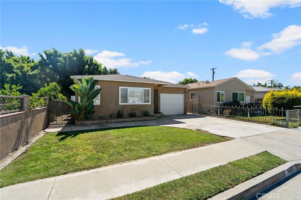 1458 E 215th