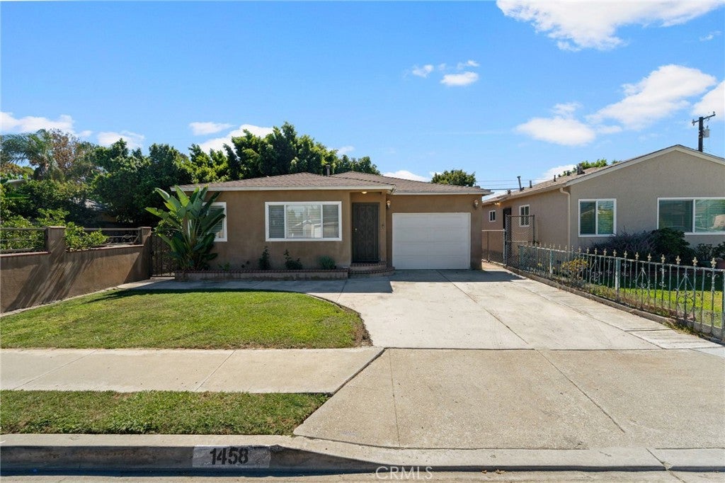 1458 E 215th