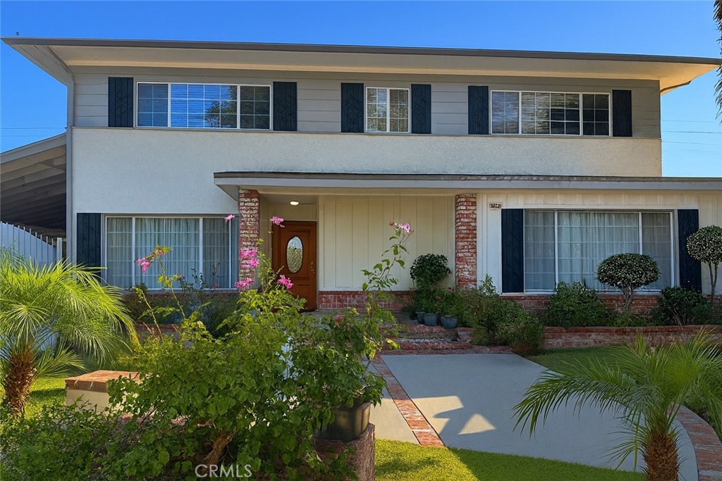 Spacious Bixby Knolls Home with Endless Potential on a Huge Lot!
Nestled in the highly desirable Bixby Knolls neighborhood, this generously sized 4-bedroom, 4-bathroom home sits on an expansive 9,200+ square foot lot—offering space, comfort, and incredible potential.
From the moment you arrive, you'll appreciate the charming curb appeal and ample parking, including a detached garage and convenient alley access. A standout feature is the attached bonus room with a 3/4 bath and laundry area—perfect for a guest suite, home office, or a future ADU conversion.
The main home features a well-maintained layout with spacious living areas, ideal for both everyday living and entertaining. While move-in ready, this property presents an exciting opportunity to personalize and modernize to your taste.
Located just minutes from vibrant shopping, dining, and top-rated schools, this Bixby Knolls gem blends location, lot size, and versatility—a rare find in one of Long Beach’s most sought-after communities.