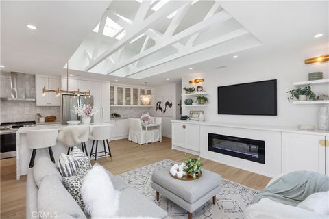 2070 Via Mariposa E N Laguna Woods CA 92637