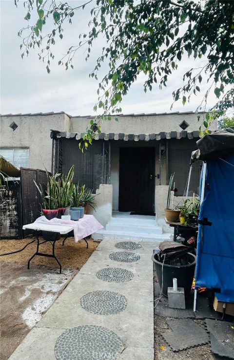 Photo of 3312 Hyde Park Boulevard, Los Angeles, CA 90043 (MLS # DW25275190)