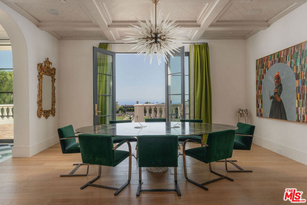 1475 E Mountain Drive