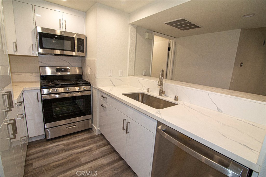 6275 Canoga Avenue 73