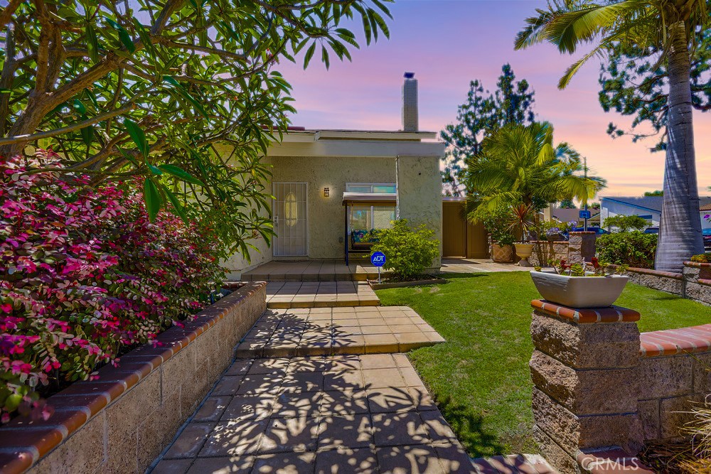 13418 Palm Place