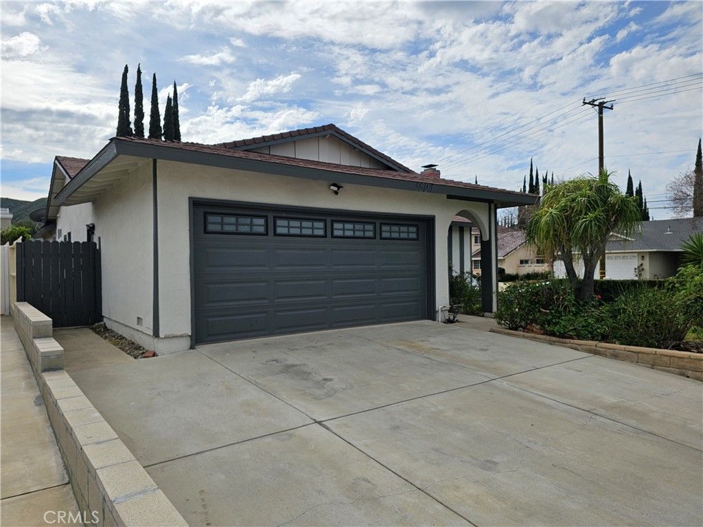 Photo of 5604 Bloomfield, Simi Valley, CA 93063 (MLS # DW26031425)