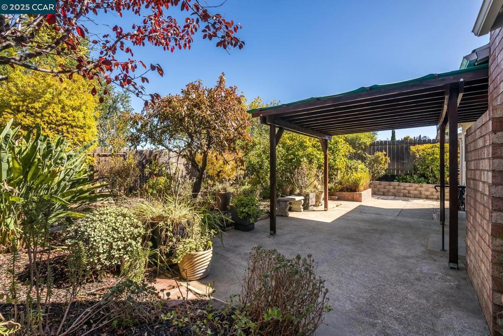 THE TREES - Residential