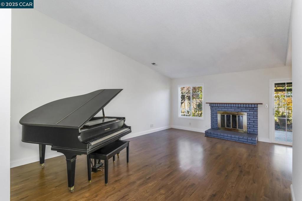 THE TREES - Residential