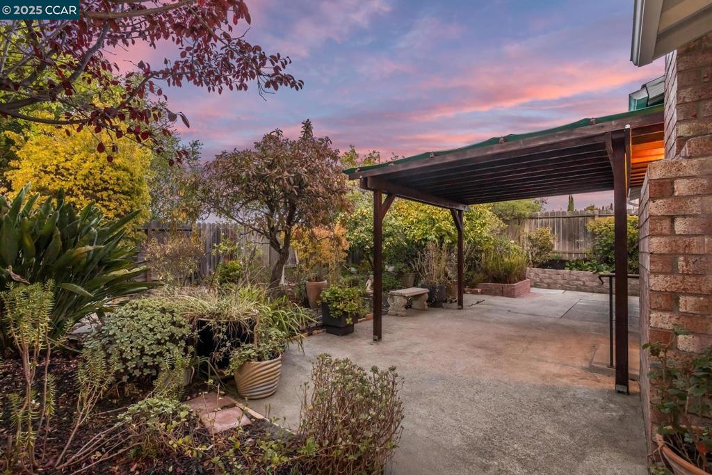 THE TREES - Residential