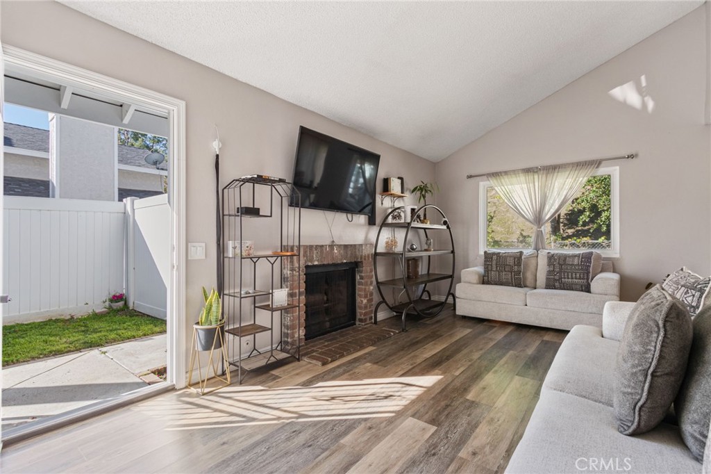 25259 Avenida Dorena