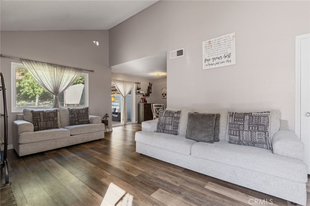 25259 Avenida Dorena