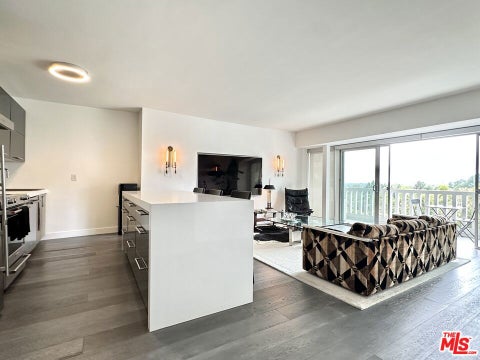 Photo of 999 N DOHENY Drive #612, West Hollywood, CA 90069 (MLS # 26998713)