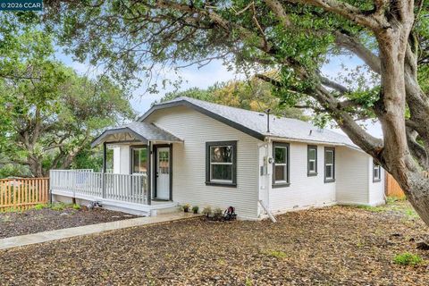 Photo of 2699 Vale Rd Rd, San Pablo, CA 94806 (MLS # 41129435)
