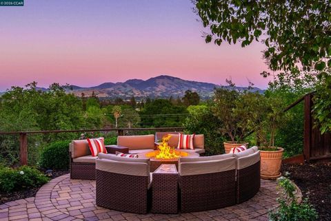 Photo of 11 Dale Court Ct, Lafayette, CA 94595 (MLS # 41130042)