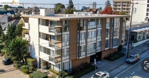 Photo of 4099 Howe St St #102, Oakland, CA 94611 (MLS # 41148170)