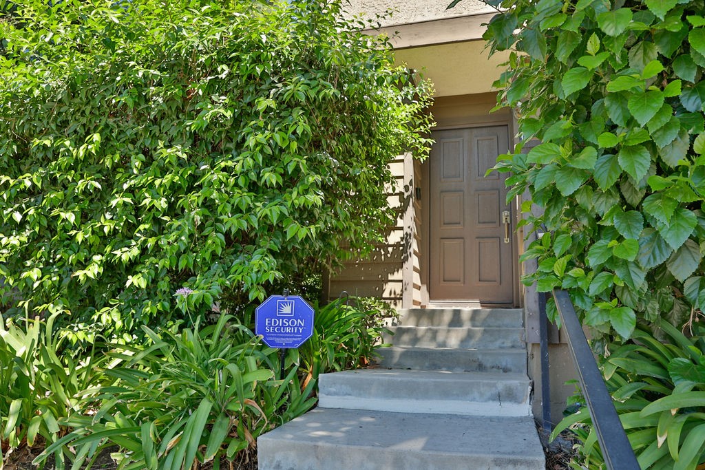 Come see this stunning END-UNIT, tri-level townhome, in the sought-after, Windsor Townhome Community, in Chatsworth! This home offers 2 bedrooms and a versatile loft! The spacious loft is currently being used as a 3rd bedroom--it's also perfect for a home office, guest space, or cozy retreat. Enjoy an open-concept layout, soaring ceilings, and abundant natural light. The home has stylish finishes, private primary bedroom with en-suite bathroom and a large walk-in closet, the second bedroom is a great size with a large closet, attached 2 car garage, washer/dryer hookups in the garage, and a community pool/spa! This home is conveniently located within a short distance to shopping centers that include Ralphs, Vons, restaurants, Northridge shopping center, and lots more! We invite you to stop by and experience this wonderful home in person--your next home could be waiting for you here!