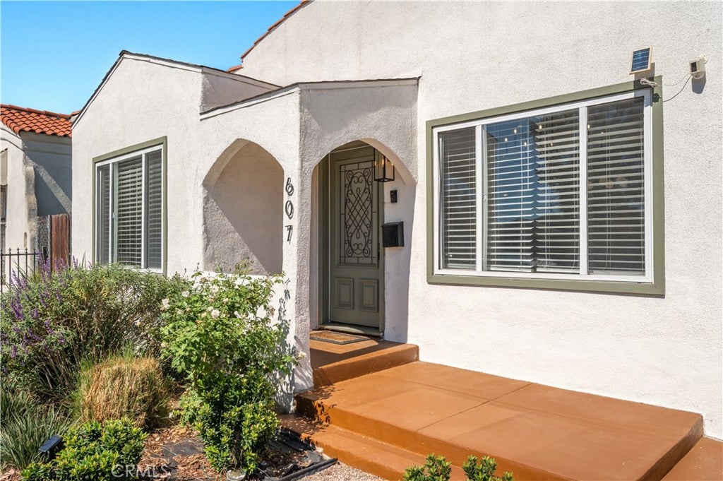 607 W 111th Place