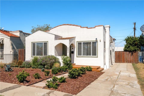 Photo of 607 W 111th Place Pl, Los Angeles, CA 90044 (MLS # DW26220153)
