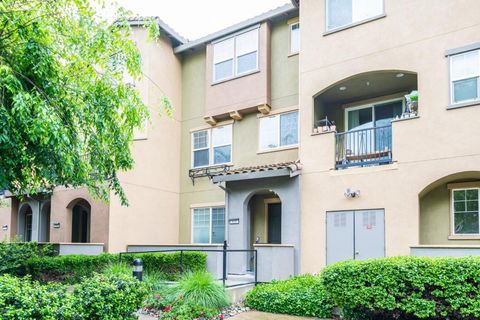 Photo of 638 Almaden Walk Loop, San Jose, CA 95125 (MLS # ML82044335)