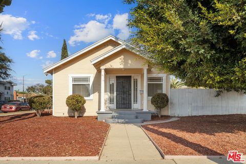 Photo of 547 W Kelso Street, Inglewood, CA 90301 (MLS # 26654503)