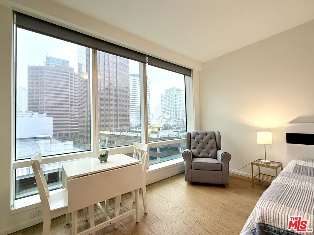 Photo of 877 Francisco Street #617, Los Angeles, CA 90017 (MLS # 26632999)