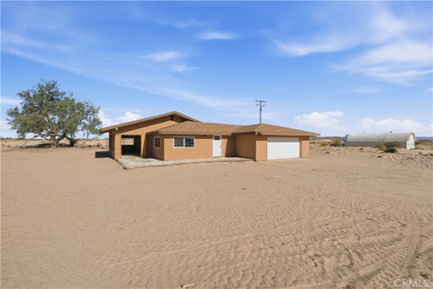 Photo of 46275 Palma Vista RD, Newberry Springs, CA 92365 (MLS # HD26125367)