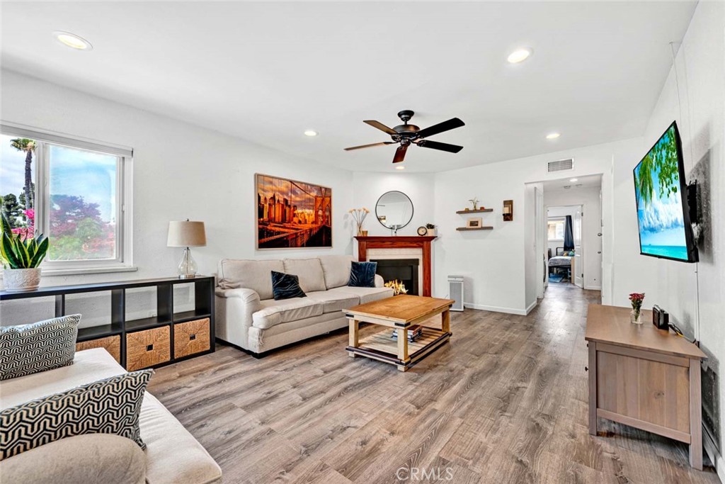 215 E Taft Avenue 4