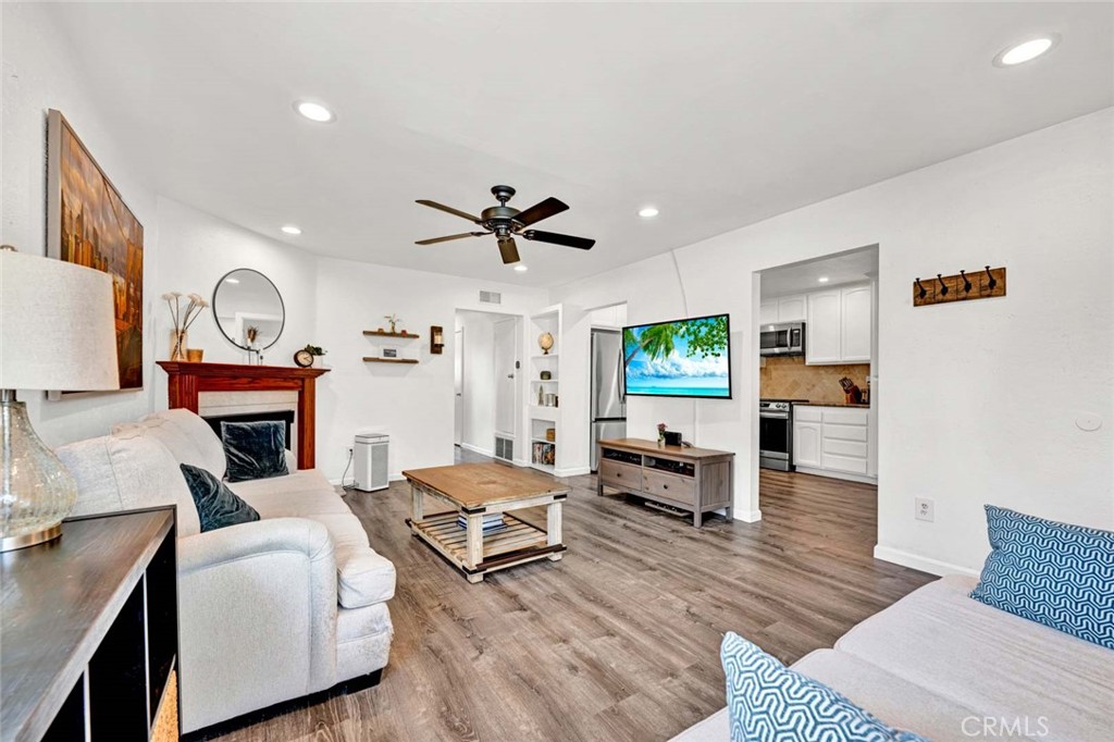 215 E Taft Avenue 4