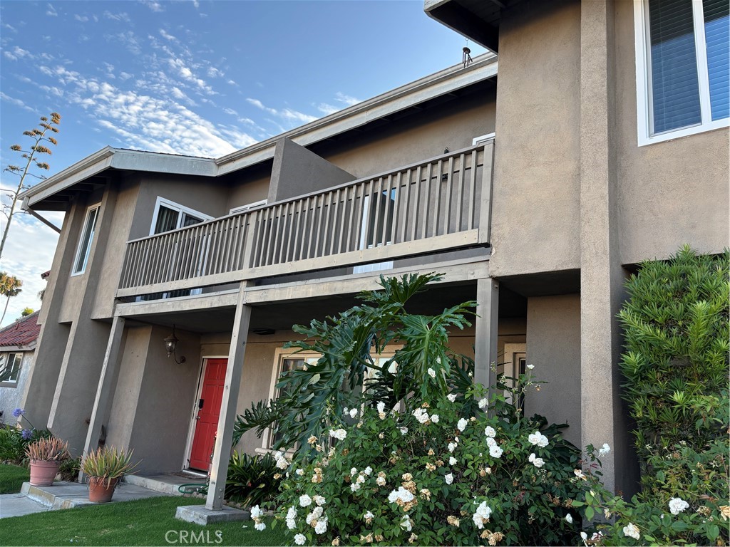 Recently Remodeled & Move-In Ready! Step into this beautifully updated second-floor end unit featuring a brand-new kitchen with sleek quartz countertops, a gas range, dishwasher, and a new refrigerator. Enjoy modern living with new laminate flooring throughout, recessed lighting, dual-pane windows, and fresh paint. Relax on your private balcony, and enjoy the added privacy of only one shared wall—with no neighbors above. Parking is a breeze with one detached garage space plus an additional assigned spot. Located in a low-density building with just six units, you'll also have access to convenient on-site community laundry. Prime location—just minutes from the beach, wetlands, Huntington Harbour, shopping, dining, and grocery stores.
Rent includes: trash, water, and sewer.
