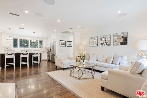 Photo of 3955 WESLIN Avenue, Sherman Oaks, CA 91423 (MLS # 26633161)