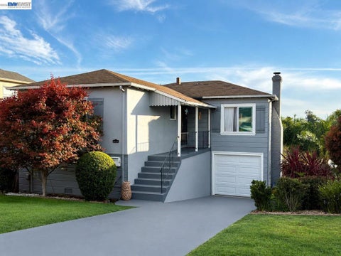 Photo of 8233 Golf Links Rd, Oakland, CA 94605 (MLS # 41146161)