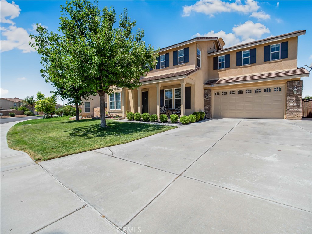 Welcome to 12820 Excalibur Drive—an exceptional Eastvale home offering over 4,100 sq ft of beautifully designed living space on a spacious 9,100+ sq ft lot. With 5 bedrooms and 4.5 bathrooms, this home features a versatile layout with a full downstairs guest suite, formal living and dining areas, and a massive upstairs bonus/media room perfect for entertaining or work-from-home needs.
The gourmet kitchen is a chef’s dream—granite counters, center island, walk-in pantry, and butler’s area connecting to the dining room. A large family room with fireplace creates the perfect everyday gathering space.
Retreat to the expansive primary suite featuring two separate sink and vanity areas, a soaking tub, separate shower, and a huge walk-in closet.
All additional bedrooms are generously sized, each with walk-in closets and access to Jack-and-Jill or en-suite bathrooms. The convenient downstairs laundry room adds function and flow.
Car lovers and adventurers will love the 4-car tandem garage with 8-ft clearance—ideal for lifted trucks, oversized toys, or home gym setups. Plus, RV parking potential with sewer cleanout already in place!
Additional features include dual-zone A/C, no HOA, and a pool-sized backyard ready for your dream outdoor living space.
Located near award-winning schools, parks, shopping, and easy freeway access—this home checks all the boxes for space, function, and long-term value. Don’t miss this rare find!