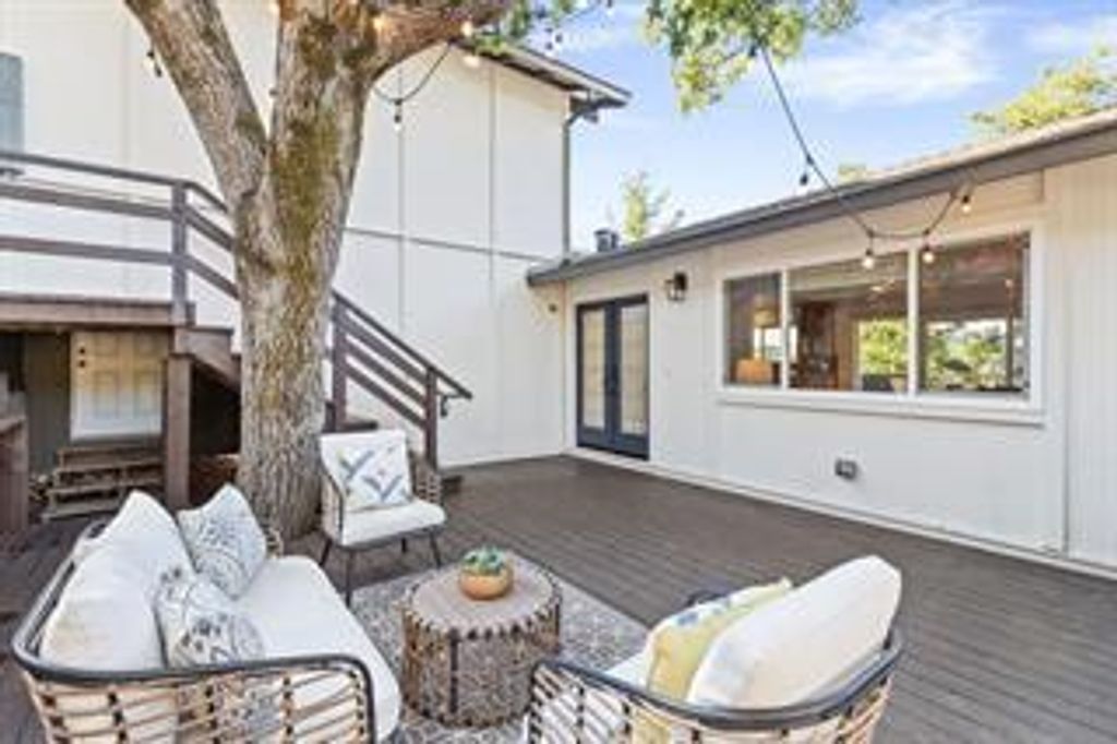 Photo of 104 Winding Way, San Carlos, CA 94070 (MLS # ML82036592)