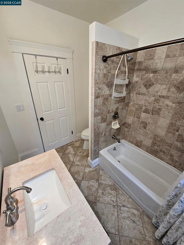 DOWNTOAREA - Residential Lease