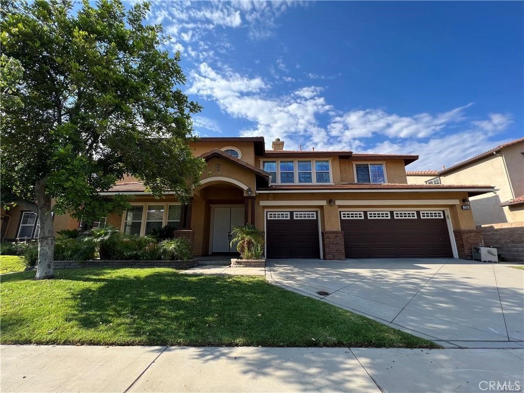 Excellent location, high ceiling living room and formal dining room, huge family room, upstairs loft, whole house has crown molding, whole house is wood floor and tile, large master bedroom and closet. Walking distance to John Golden Elementary school, Day Creek Middle school and LOSOSOS high school