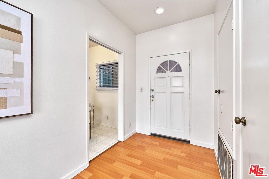 431 S Kingsley Drive 205, Los Angeles CA 90020